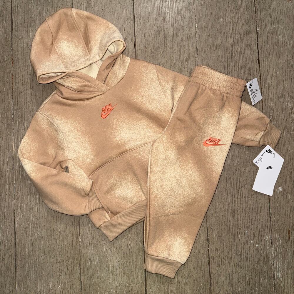 NWT Nike set 3T lightweight fleece in “Hemp” colorway